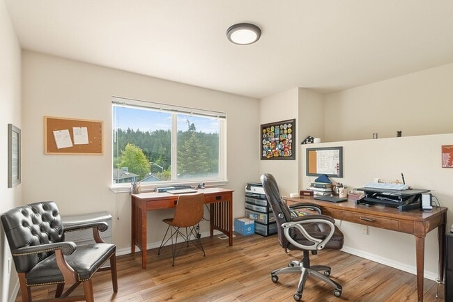 Building Photo - 4212 Kingsway