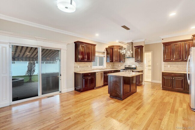 Building Photo - 134-110 10th St