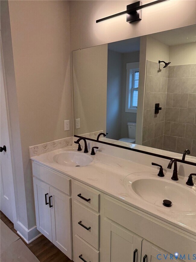 Building Photo - 325 Yorktown Dr