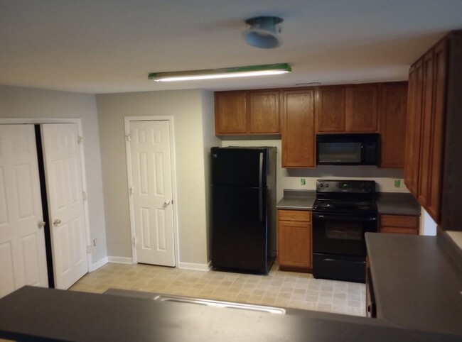 Building Photo - COMING SOON !! Beautiful 3 Bedroom, 2.5 Ba...