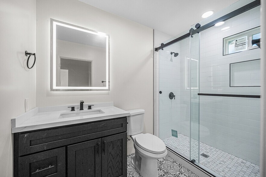 Building Photo - 426 S Los Robles Ave