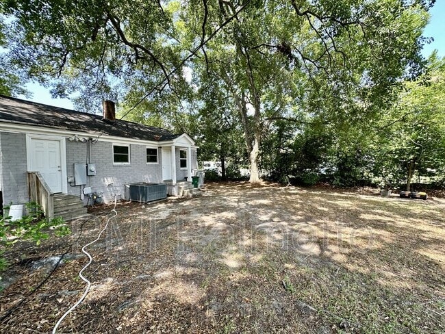 Building Photo - 2201 Vine St