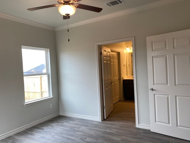 Building Photo - Charming 3-Bedroom Duplex in Peaceful Jarr...