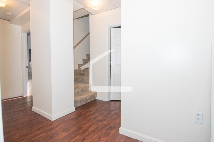 Building Photo - 212 Hemenway St