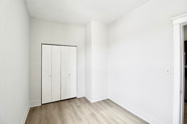 Building Photo - 3720 S Indiana Ave