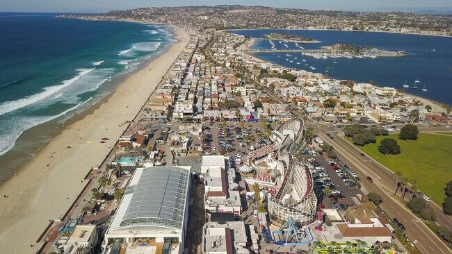 Building Photo - Live by the Beach! 2BD/1BA Mission Beach Apartment with Garage! ONLY $3,295/mo!