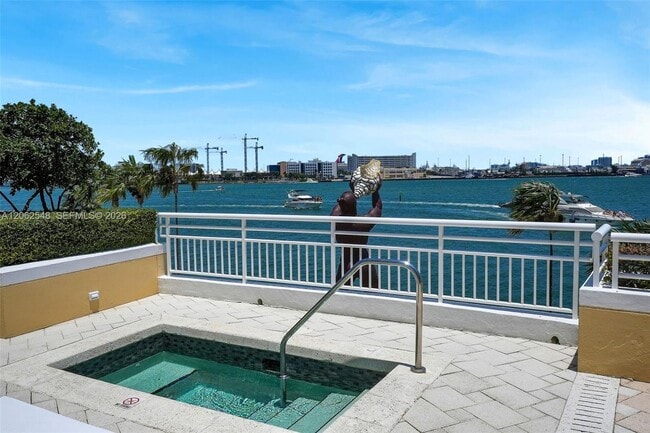 Building Photo - 808 Brickell Key Dr