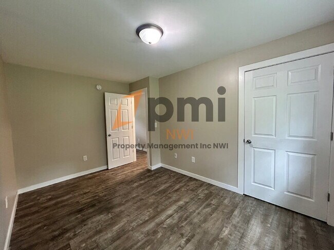 Building Photo - 2908 Oakdale Ave