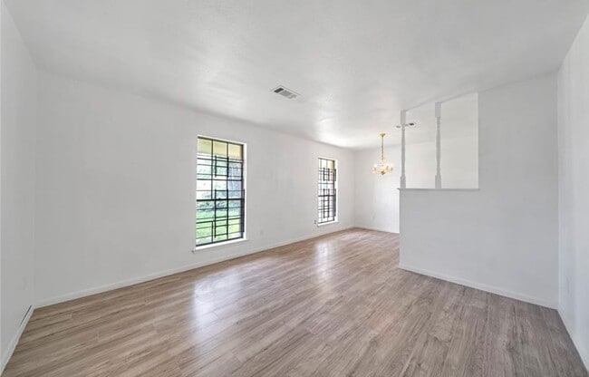 Building Photo - 8447 Sterlingshire St