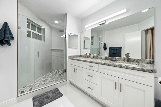 Building Photo - 6553 Via Regina