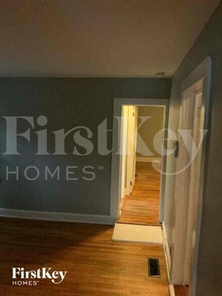 Building Photo - 1028 Birch St SW