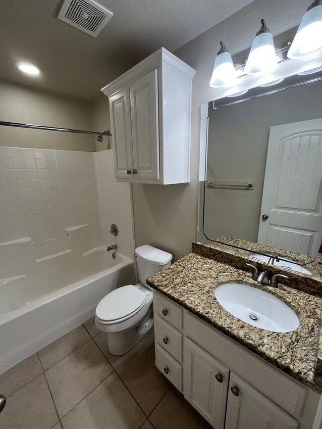 Building Photo - 4013 Stonebridge Dr