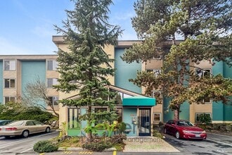 Building Photo - Stylish 2-Bed Condo with Pool & Clubhouse Access