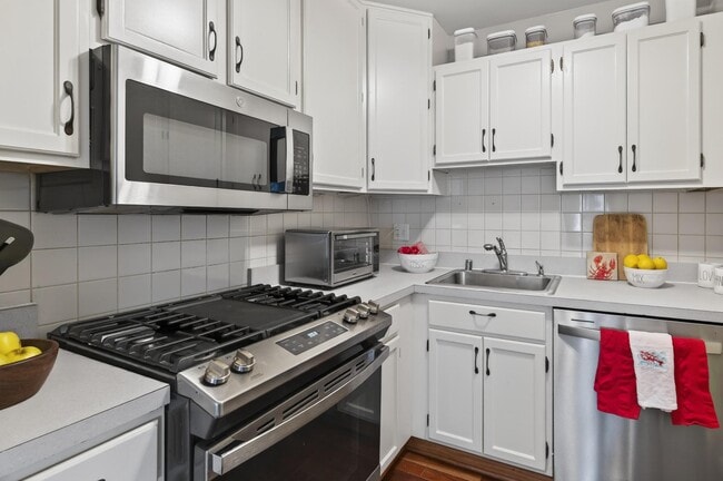 Building Photo - 462 Worthington Rd