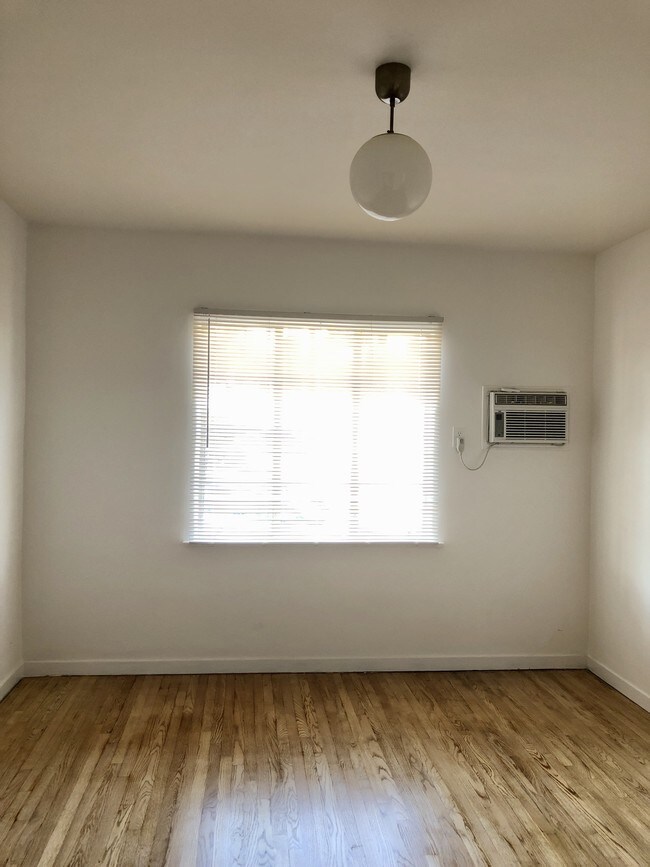 Building Photo - 11672 Oxnard St