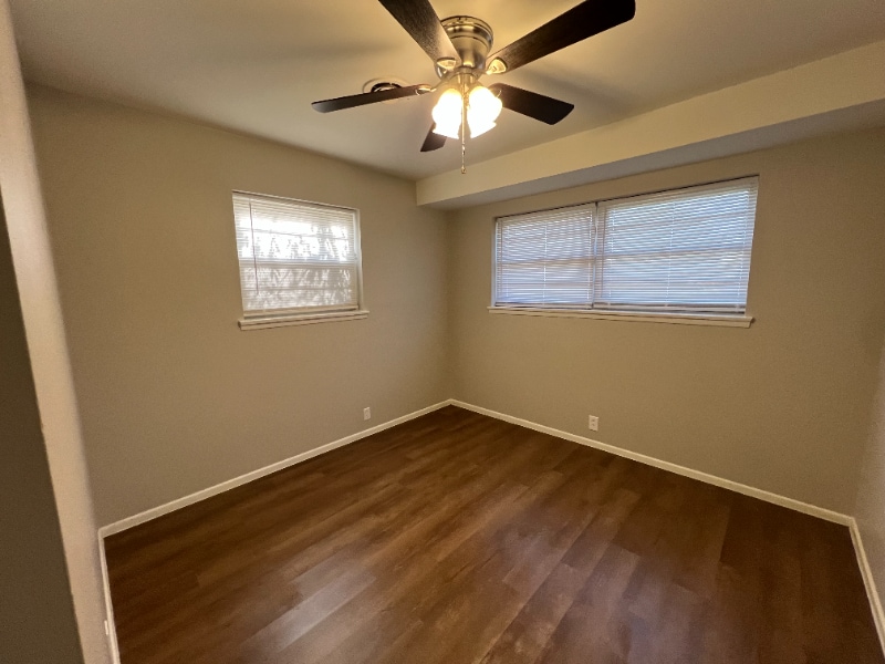 Building Photo - 1623 Parkdale Dr