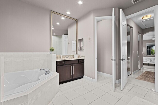 Building Photo - 9919 Royal Cardigan Way
