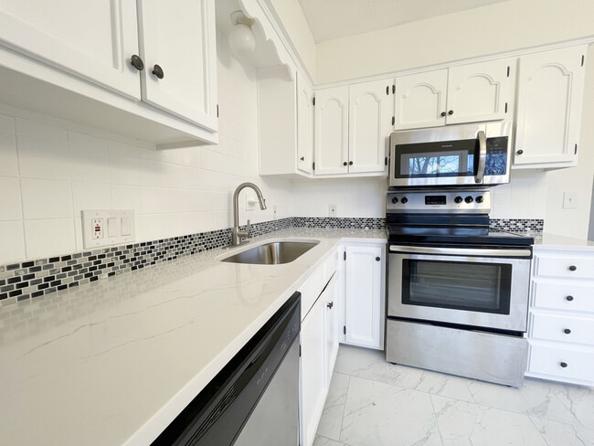 Building Photo - 7104 Orchard Ct