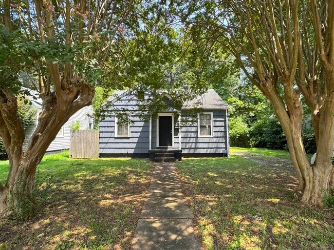 Building Photo - Charming Two-Bedroom Single Family Home with Detached Garage