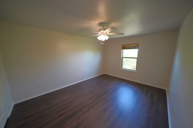 Building Photo - Great 4 Bedroom Home Now Available in Cibo...