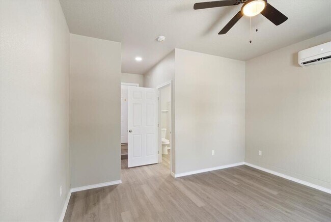 Building Photo - 887 Sagewood Trail
