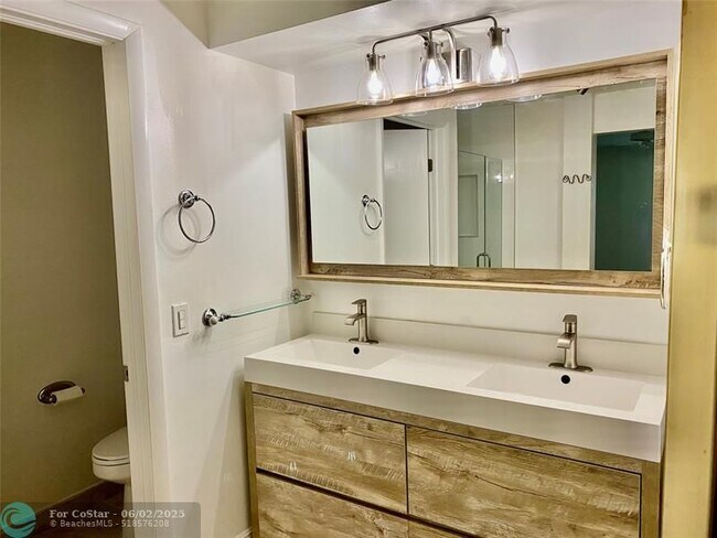 Building Photo - 5357 Buckhead Cir