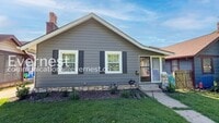 Building Photo - 2 Bed/1.5 Bath Home with Fenced Yard & Garage / Coming Soon!
