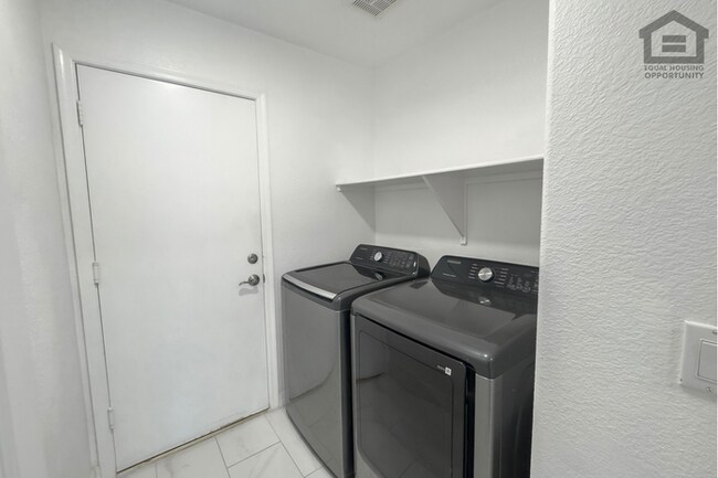 Building Photo - 3Bed/2Bath House at AZ-101 Loop/75th Ave! Ready for Immediate Move-In! -- HOME OFFICE!