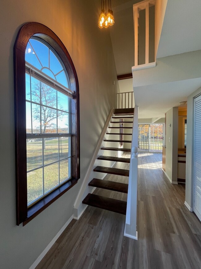 Building Photo - 16 Fall Creek Trail