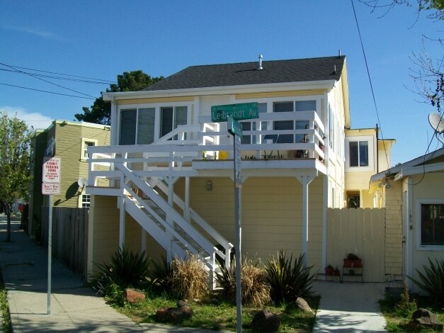 Primary Photo - 150-152 C Leibrandt Ave