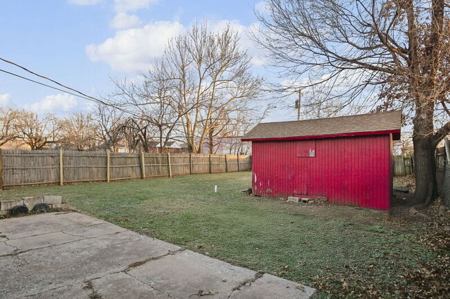 Building Photo - 704 NW 95th St