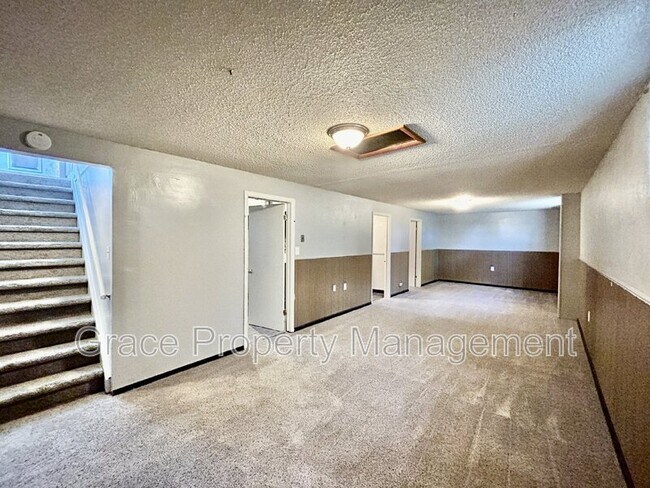 Building Photo - 2141 E 119th Pl