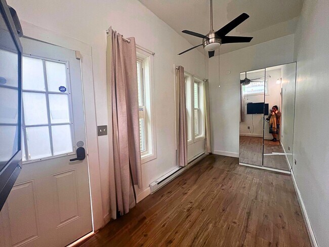 Sitting Room 3 - 1 Jess St.