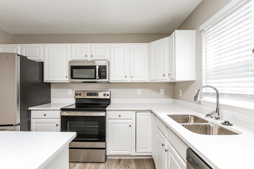 Building Photo - 8534 Appledale Dr