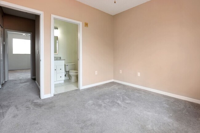 Building Photo - 5700 Bentgrass Dr