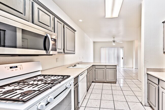 Building Photo - 1637 Cave Spring Dr