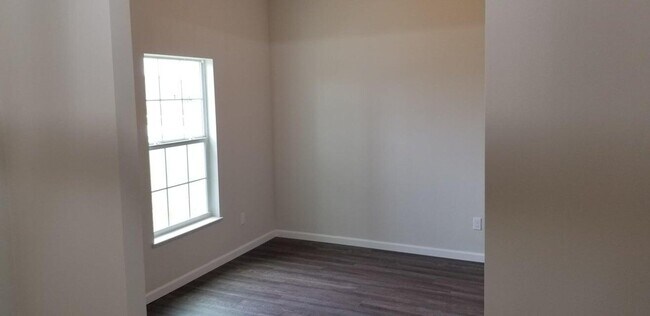Building Photo - 5834 NW Coosa Dr