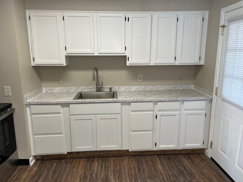 Building Photo - 2913 Abigail Dr