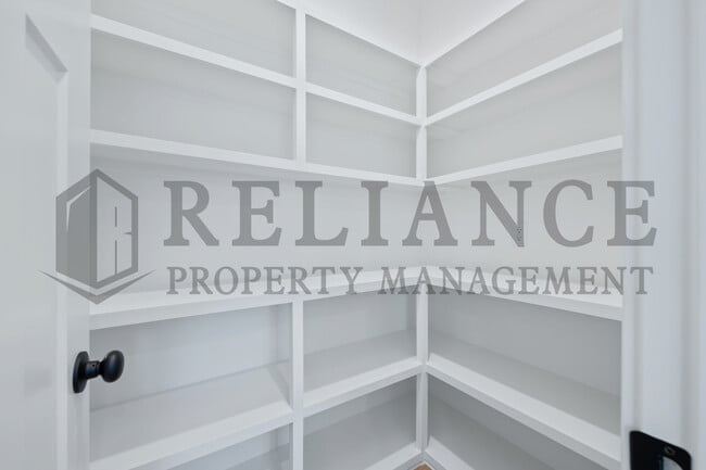 Building Photo - 601 E Elmwood St