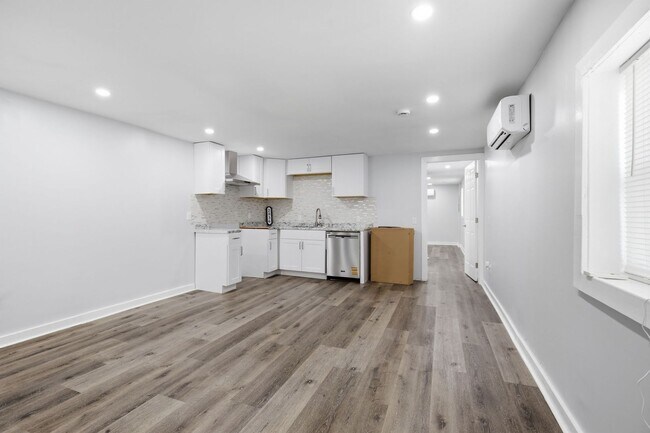 Building Photo - 2336 Clifton Ave