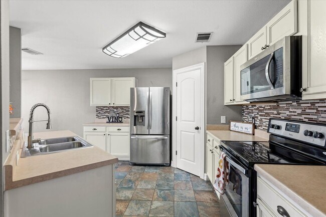 Building Photo - 208 Rock Hound Ln