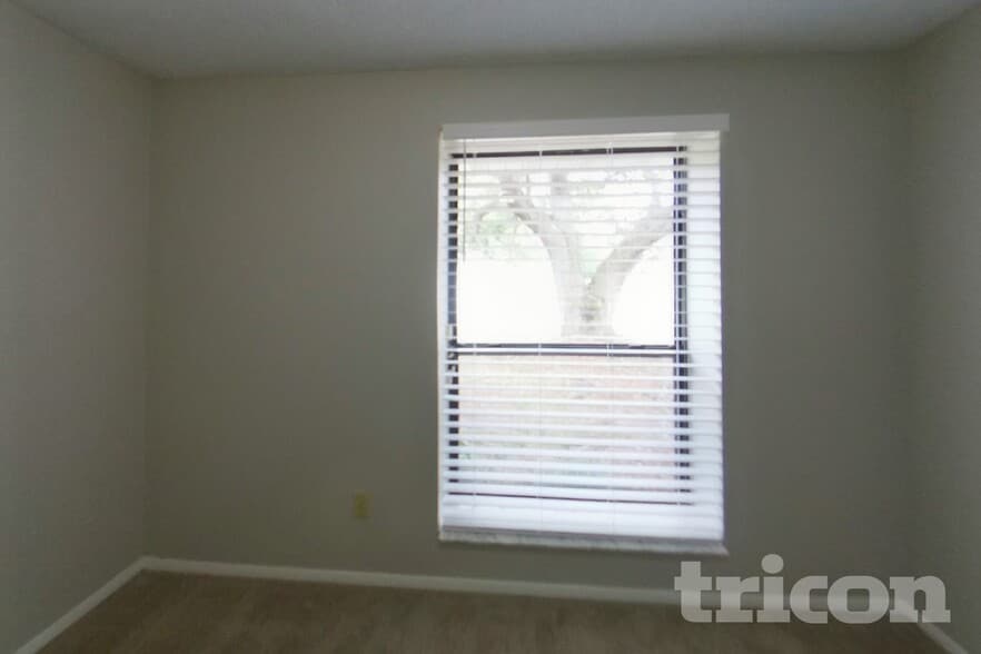 Building Photo - 8338 Knotts Landing Dr E