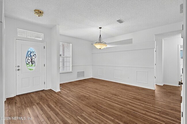 Building Photo - 8426 Country Bend Cir W
