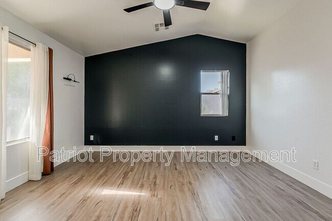 Building Photo - 13930 W Country Gables Dr