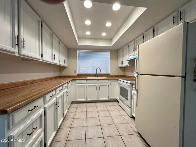 Building Photo - 3926 W Willow Ave