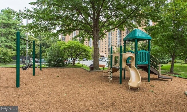 Building Photo - 5902 Mt Eagle Dr