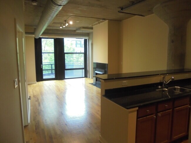Building Photo - 1150 W 15th St