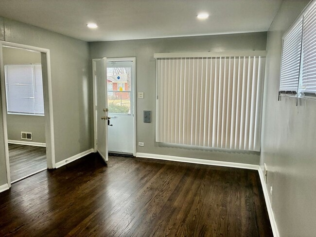 Building Photo - Gorgeous 3bed 1bath Single family house