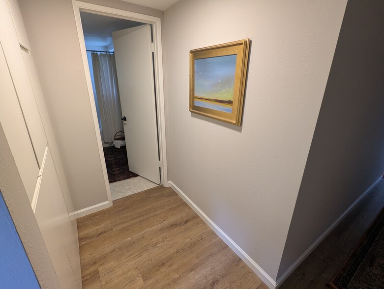 Entrance to shared bathroom on ground floor - 1868 Kaweah Dr