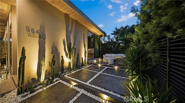 Building Photo - 8840 Ashcroft Ave